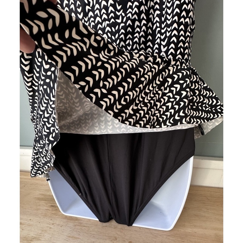 La Bianca Skirted  Black White Pattern One Piece Slimming Swimsuit Size 6 - Picture 4 of 8